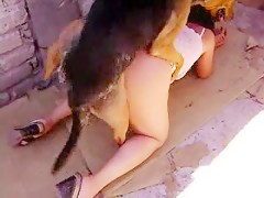 LITTEL GIRL GET FUCK BY A HUGE DOG